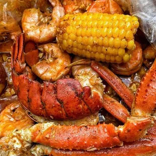 crab, corn, potatoes, corn on the cob