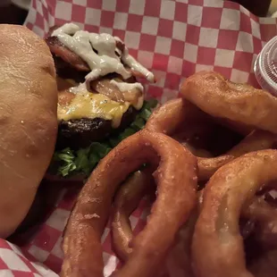 Bistro Burger w/Onion Rings