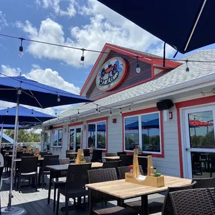 Crabby&apos;s Beachside