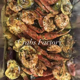 crabs, potatoes, and other seafood
