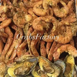 a tray of cooked shrimp and clams