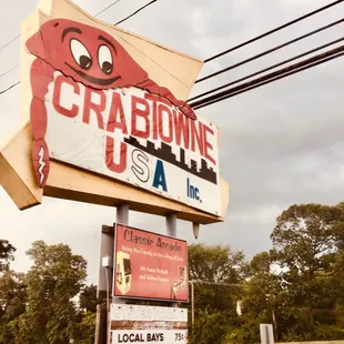 a sign for crabtowne