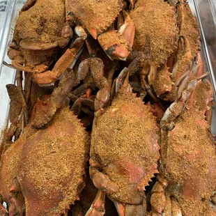 a large pile of crabs