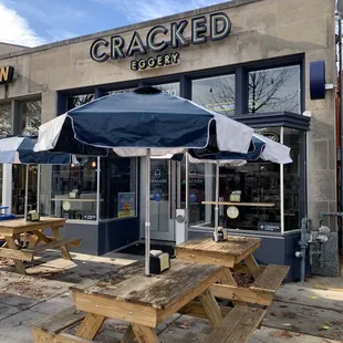 the outside of cracked eggery