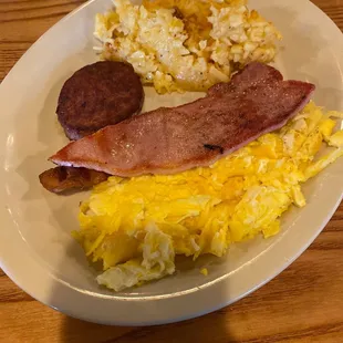 Meat sampler. Scrambled eggs (H). Hash brown casserole. Yum.