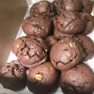 1 1/2 Dozen of Chocolate Dots