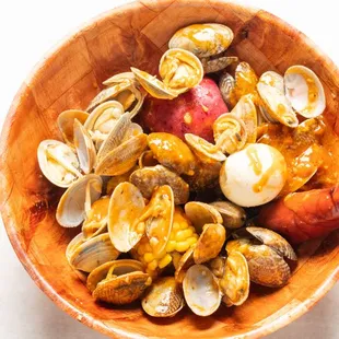a bowl of clams