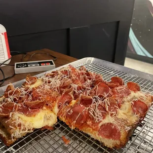 Pizza and games!