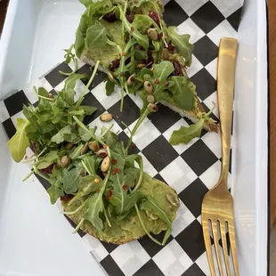 Avocado toast w/o olives