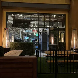the outside of a restaurant