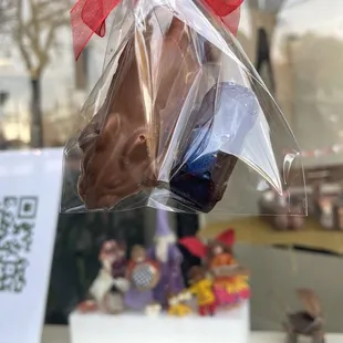 Milk chocolate mouse and car