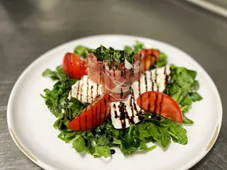 Giro Trattoria & Pizza