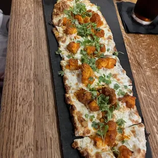 Buffalo chicken flatbread
