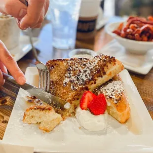 &quot;Creme Brûlée&quot; Stuffed French Toast | IG @smn.eats