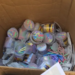 damaged chalks  due to leave the box 40% empty