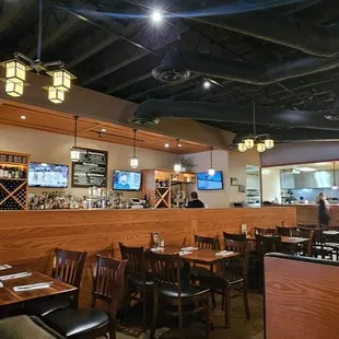 Nice  ambiance- excited to try the pizza