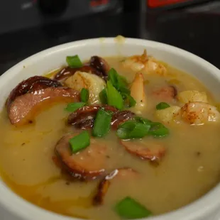 Charleston Style Shrimp and Grits – Sautéed Jumbo Shrimp and Sliced Andouille Sausage in Brown Gravy over Creamy Grits Topped with Scallions