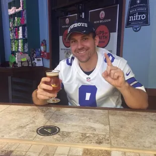 Fabulous place to watch the NFL and college football! Wear your team jersey and if your team wins, you win! A free beer, that is!