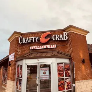 the front of crafty crab