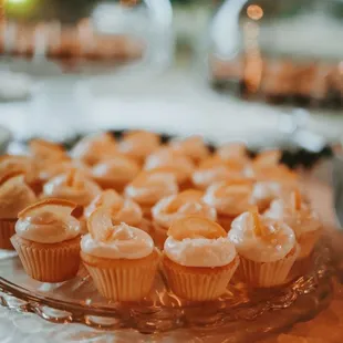 a plate of cupcakes