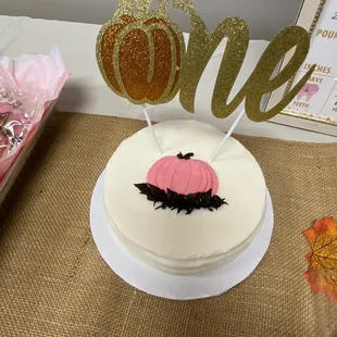 This is what they gave me. (Minus the "ONE" decoration)