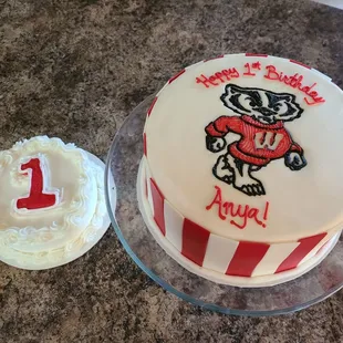 Round cake and free smash cake