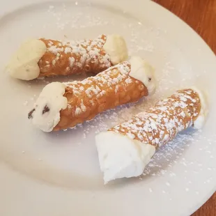 I don&apos;t even like canolis and these changed my mind.  Outstanding.  Fresh, light, and the crust was incredible!