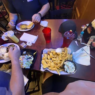 Burger, catfish and tenderloin dinners