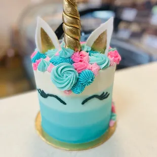a unicorn cake