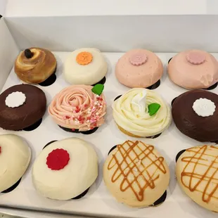 a dozen cupcakes in a box