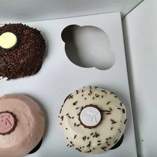 Vanilla on Chocolate Cupcake