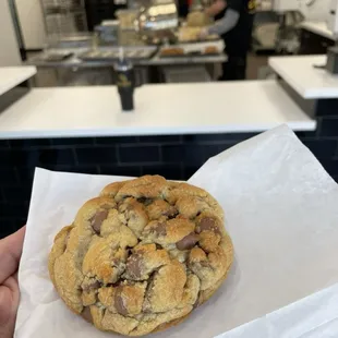 Chocolate chip cookie