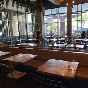 This is what the dining room looks like and we've been waiting for an hour.