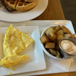 Country potatoes &amp; scrambled eggs