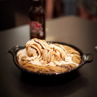 The signature Dessert: The Skillet Cookie!
