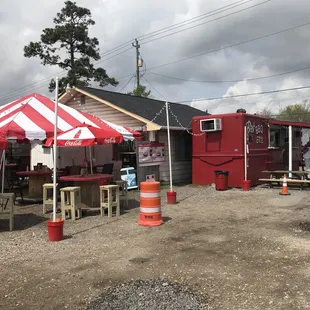 the outside of a restaurant