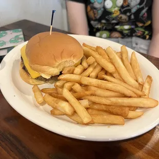 Cheeseburger meal