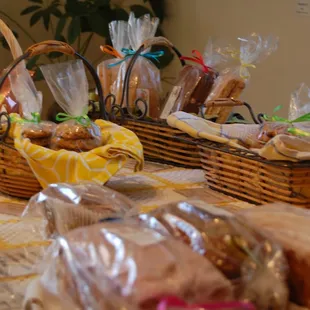  table with baskets of cookies