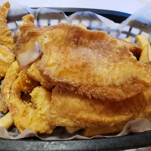 The combination basket. My choices were fried shrimp and tilapia with a traditional fry.