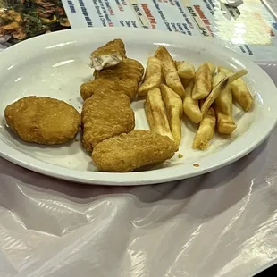 Kids F8. Chicken Nugget Basket