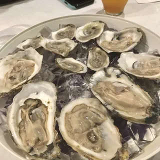 Fresh Oysters in the Half Shell