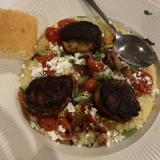 Blackened Scallops & Grits