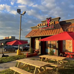 the outside of a restaurant