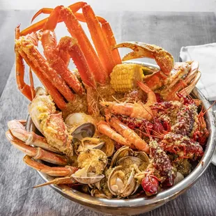 Combo: Snow crabs, crawfishes, shrimps, claims and corns with Cajun sauce