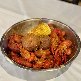 2 pounds crawfish with corn and potatoes