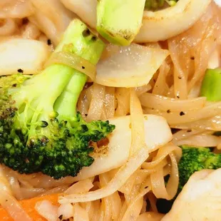 STIR FRIED SEAFOOD RICE NOODLES