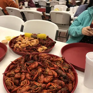 10 pounds of med size crawfish and 1 puns of boiled shrimp.