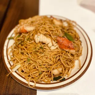 Garlic noodles with seafood combo
