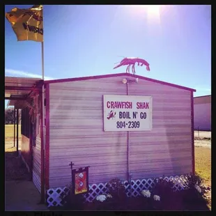 a picture of a small building