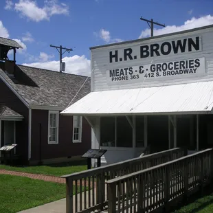 Neighborhood grocery store, circa 1910